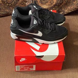 100% Auth Nike Air Max 90 Sneakers